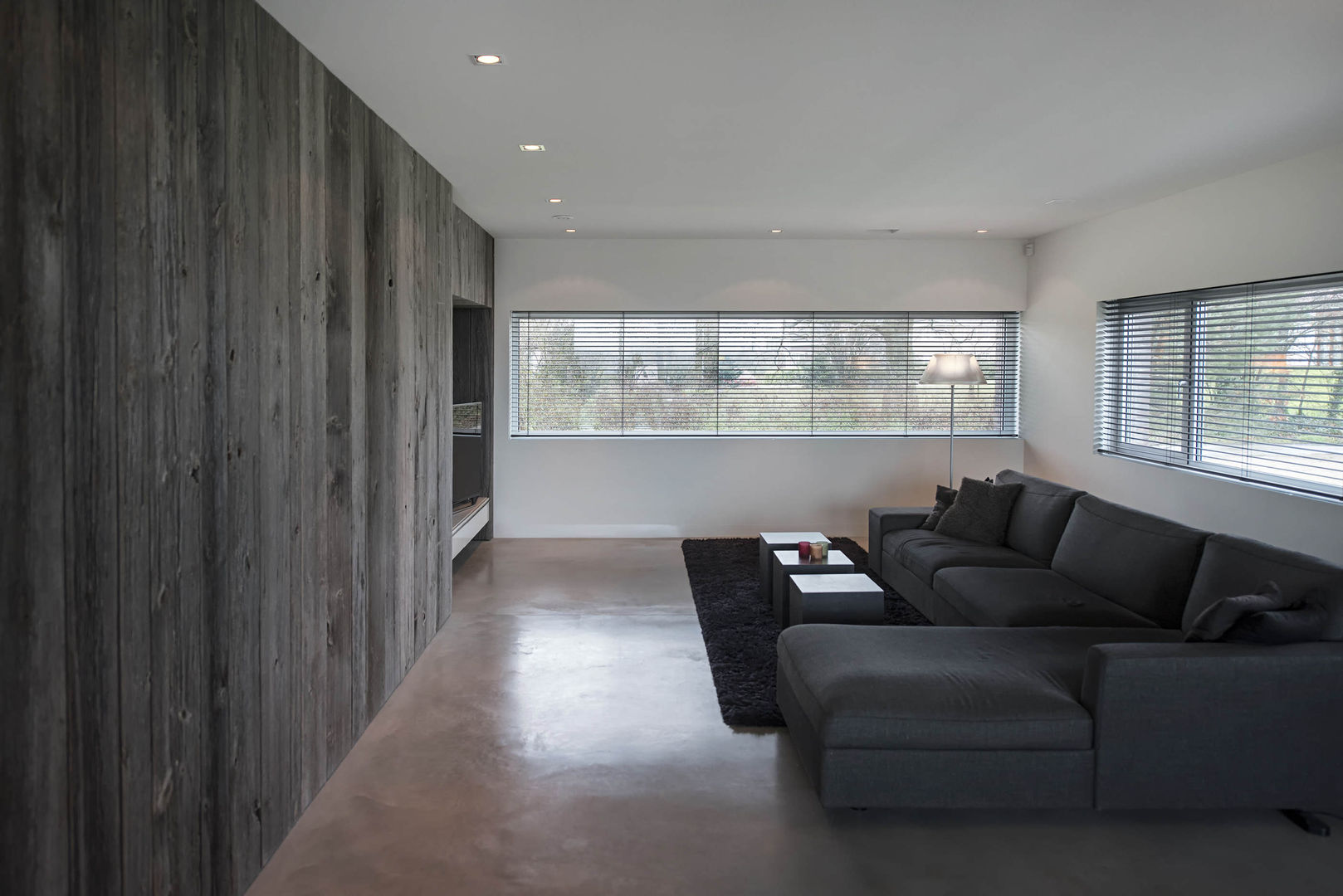Landrover huis, Lab32 architecten Lab32 architecten Modern living room Concrete