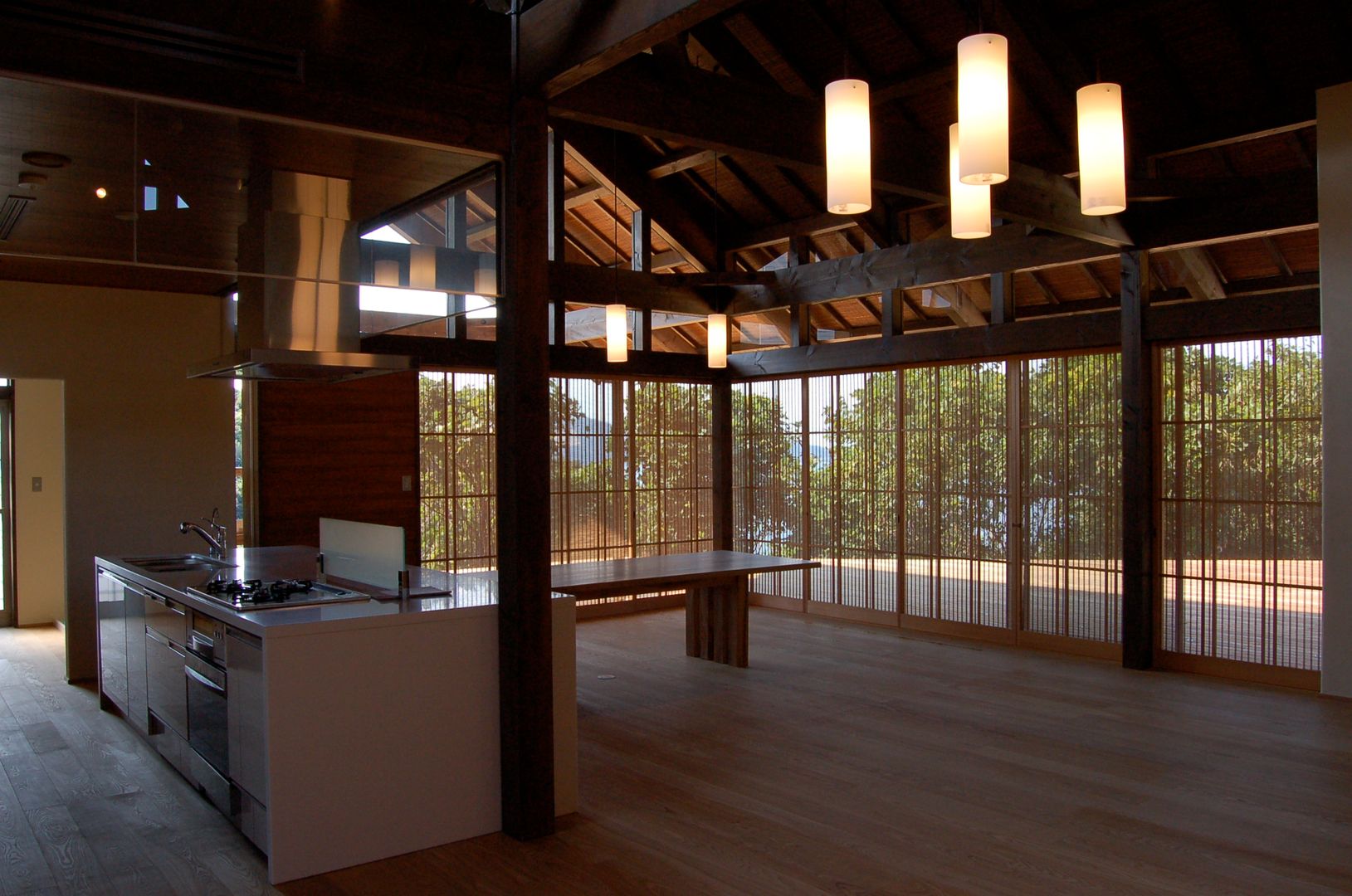 アジアンスタイルのテラスハウス, 環アソシエイツ・高岸設計室 環アソシエイツ・高岸設計室 ห้องนั่งเล่น ไม้ไผ่ Green ของตกแต่งและอุปกรณ์จิปาถะ