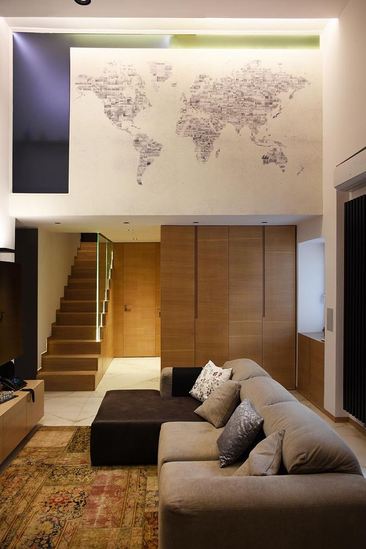 Area Living Studio Vesce Architettura Soggiorno moderno Legno parato,scale,armadi,divano,cuscini,doppia altezza