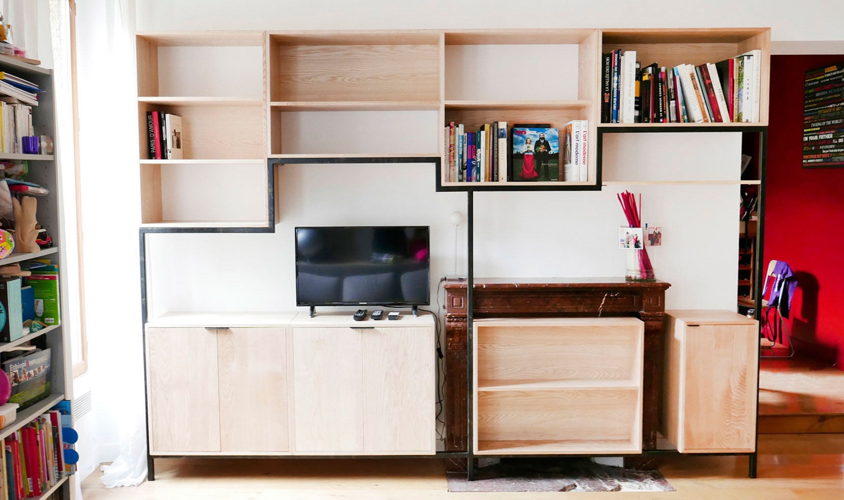 Custom designed shelf including a fireplace, FURN FURN Innengarten Raumbegrünung