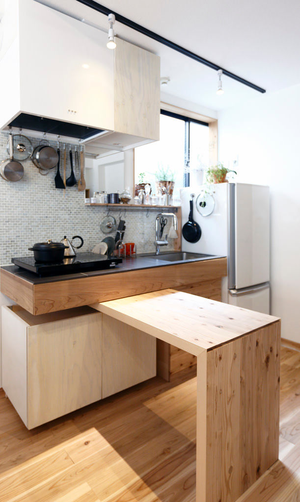 代々木のオーダーメイドショップ[櫻明堂] DIY Compact Kitchen, VOLO VOLO Minimalist kitchen Tiles Bench tops