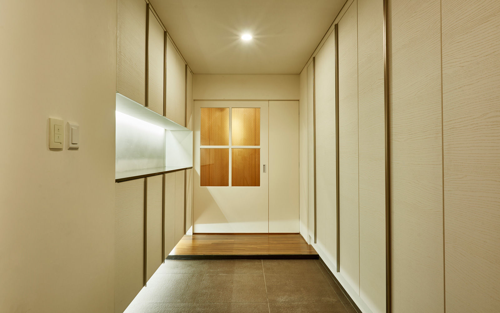 Traditional S House, 디자인사무실 디자인사무실 Modern corridor, hallway & stairs