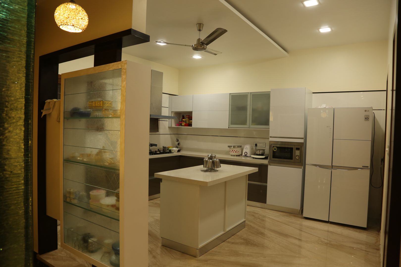 Kitchen supplied by Home center homify 現代廚房設計點子、靈感&圖片