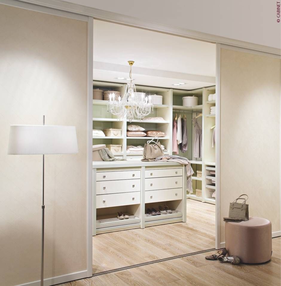 Detay aşığı Cabinet, CABINET CABINET Classic style dressing room Wood Wood effect Wardrobes & drawers