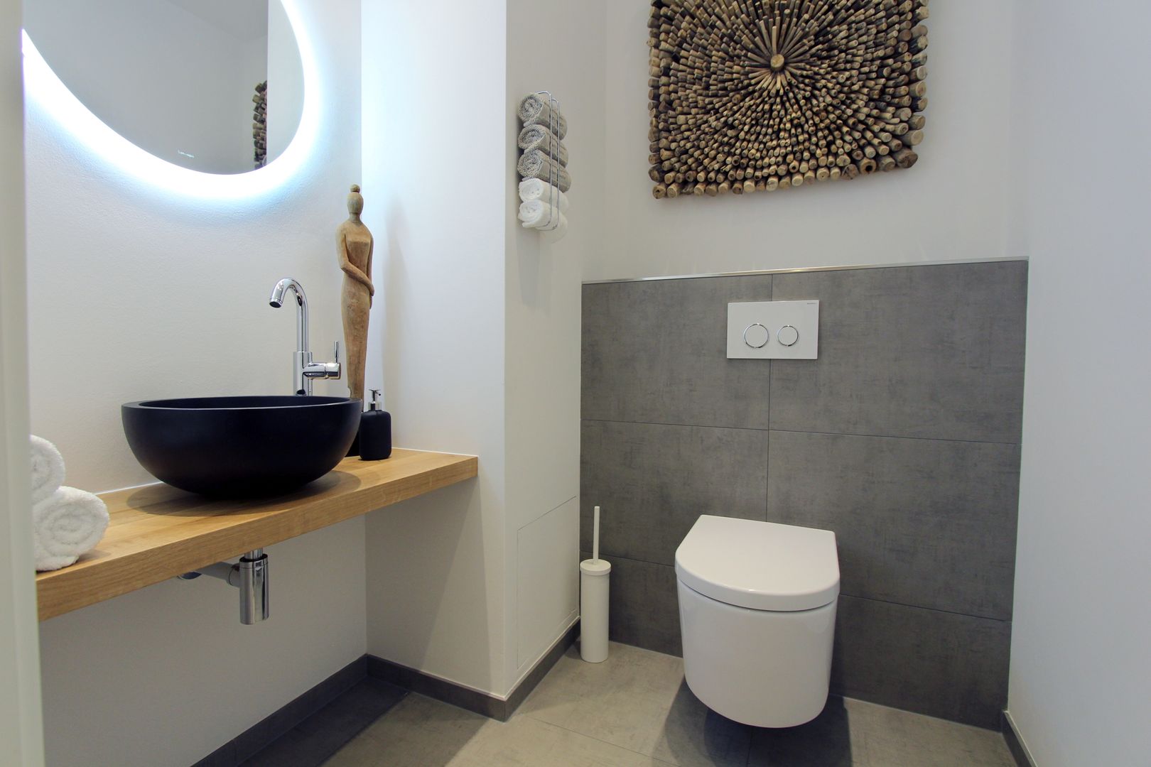 Designer Wohnung_Innere Stadt, StageBella StageBella Modern style bathrooms Tiles