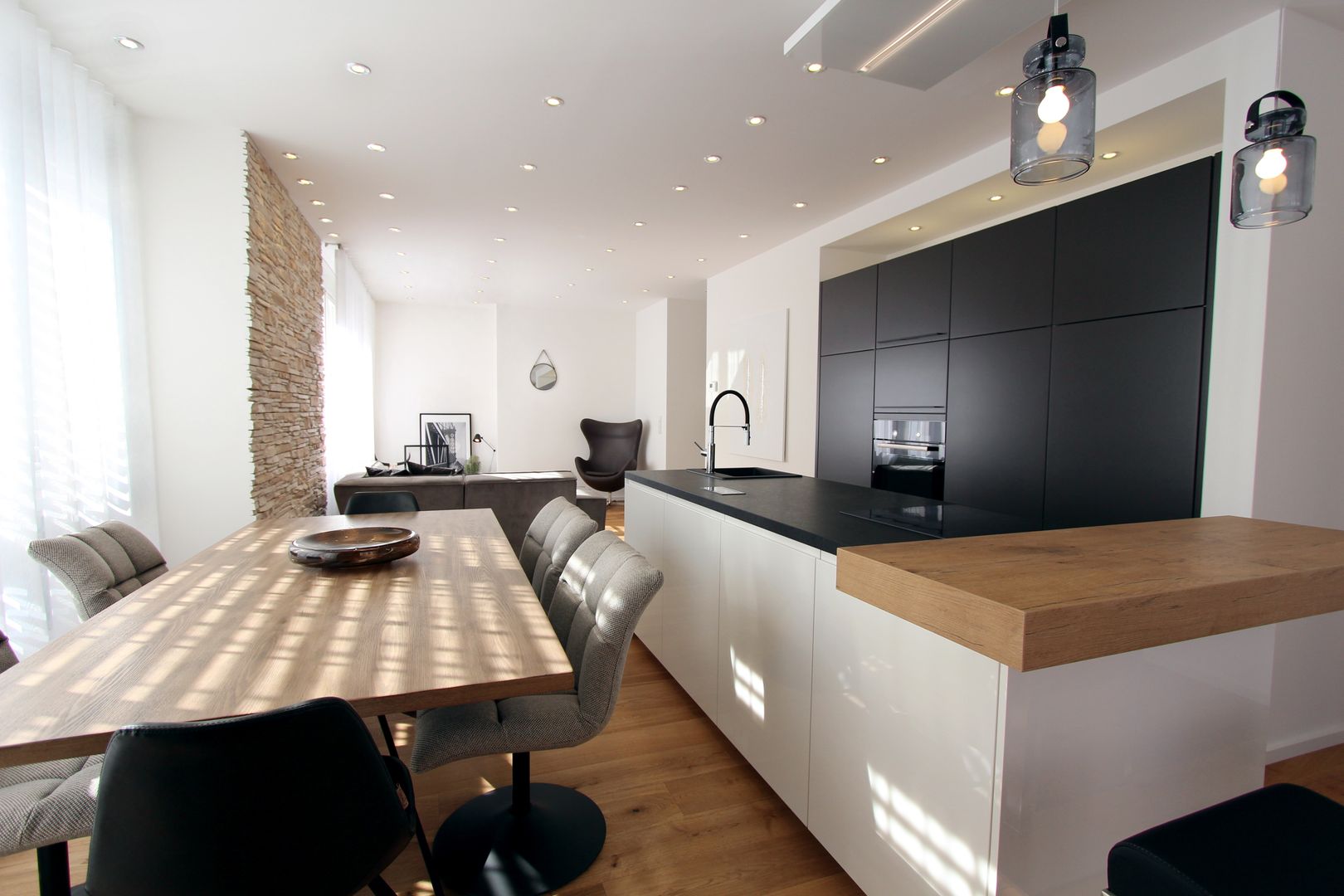 Designer Wohnung_Innere Stadt, StageBella StageBella Modern kitchen