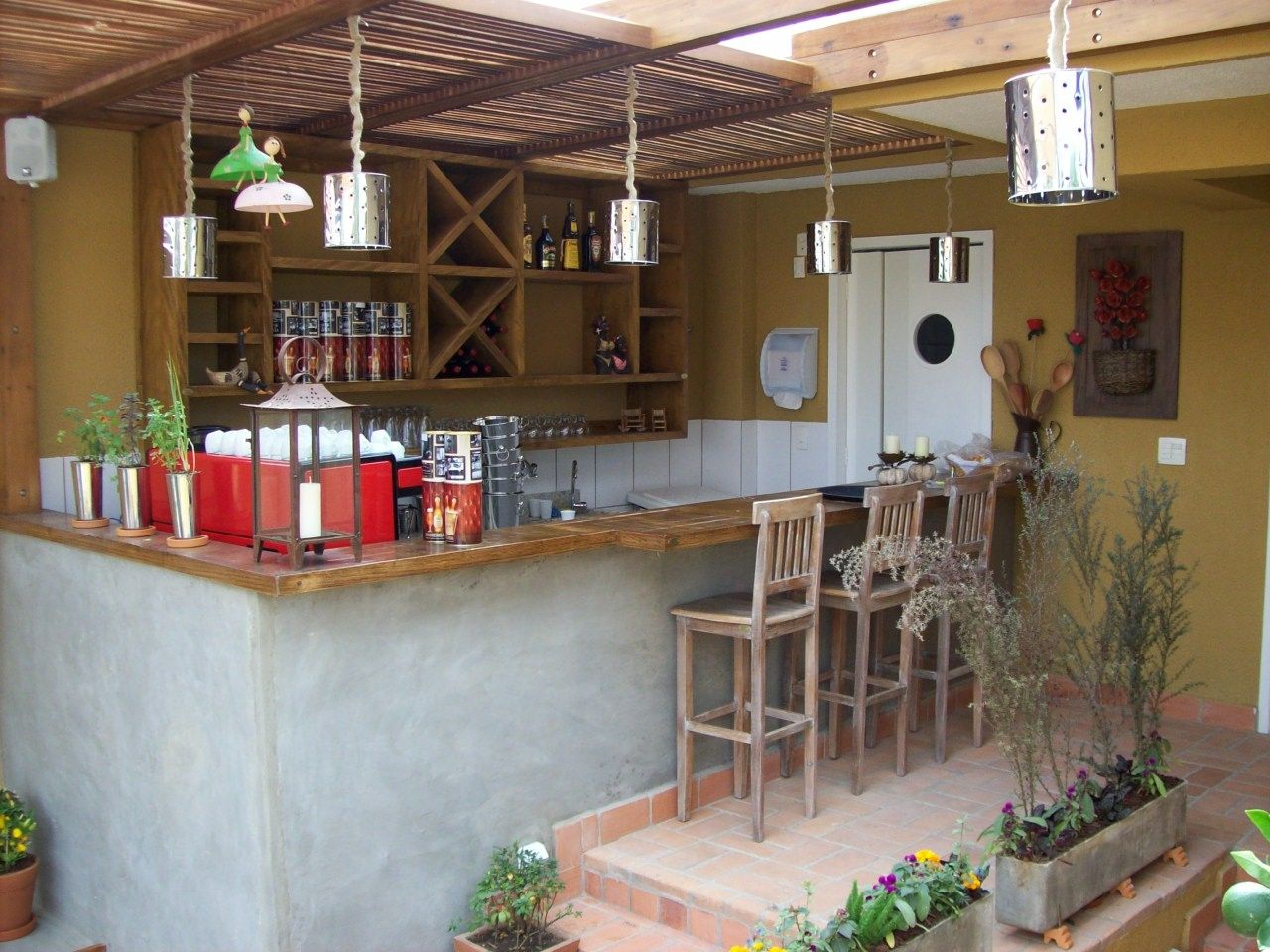 Quintal Vila Madalena, Empório Brasil Marcenaria Empório Brasil Marcenaria Rustic style balcony, veranda & terrace Solid Wood Multicolored