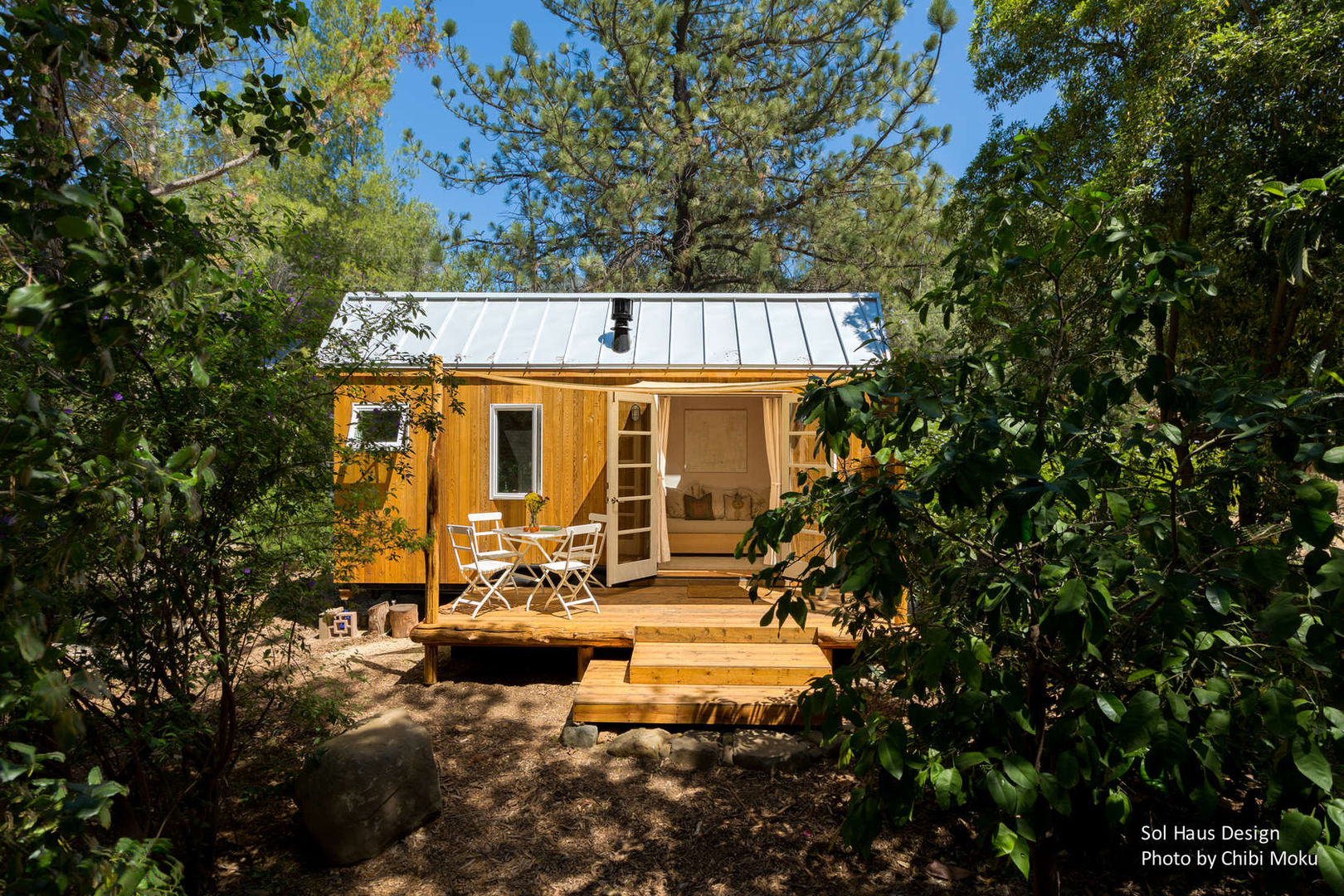Sol Haus Design - Vina's Tiny House - Exterior 1 Chibi Moku Architectural Films Minimalistische Häuser Holzwerkstoff Holznachbildung architecture,exterior,facade,tiny house,tiny house design