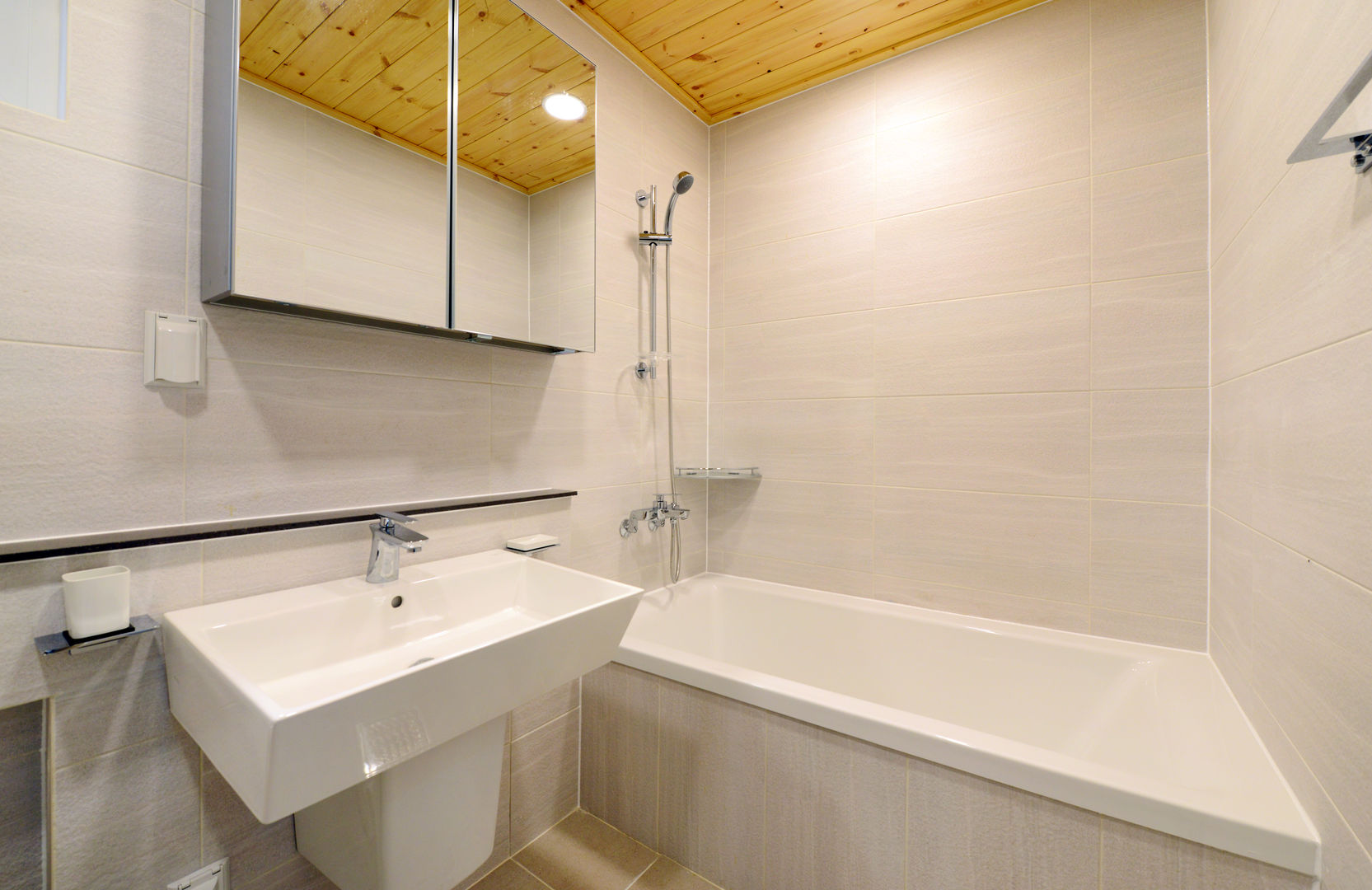 homify Salle de bain moderne