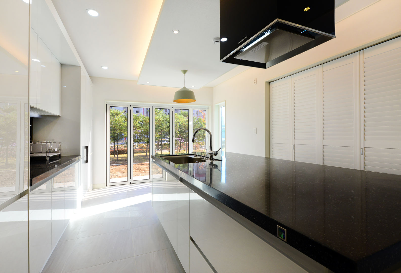 homify Modern kitchen