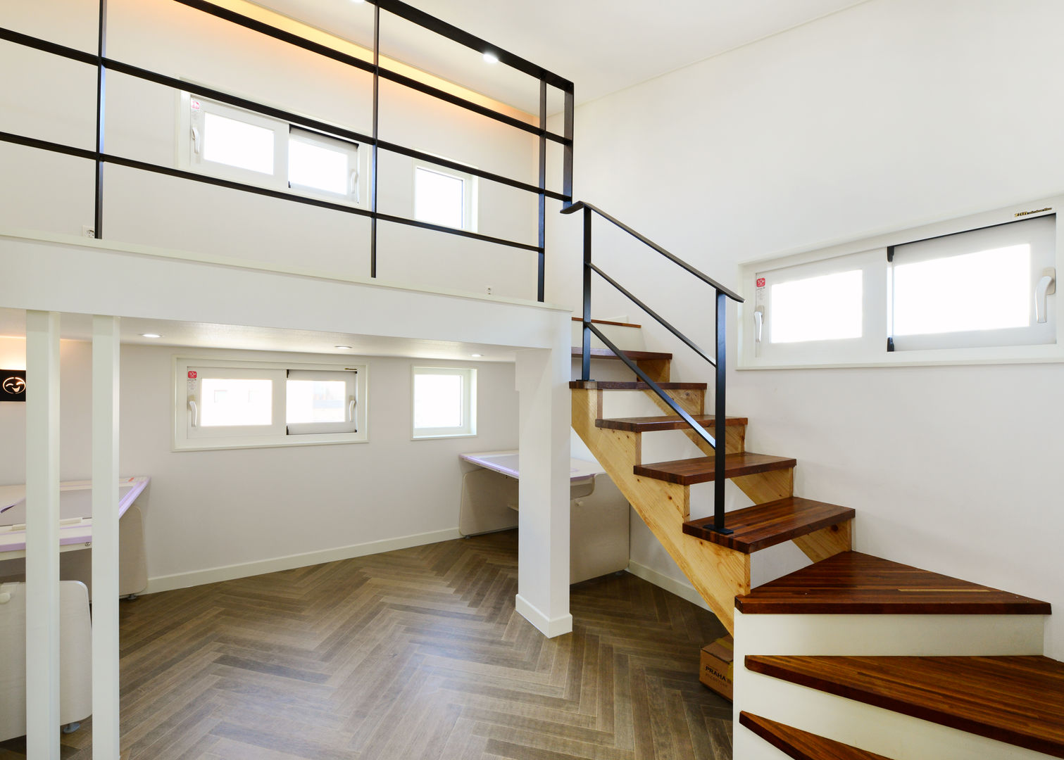 homify Modern Corridor, Hallway and Staircase