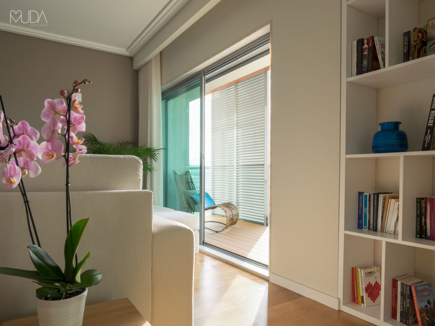 CB Apartment - Lisbon, MUDA Home Design MUDA Home Design モダンデザインの リビング