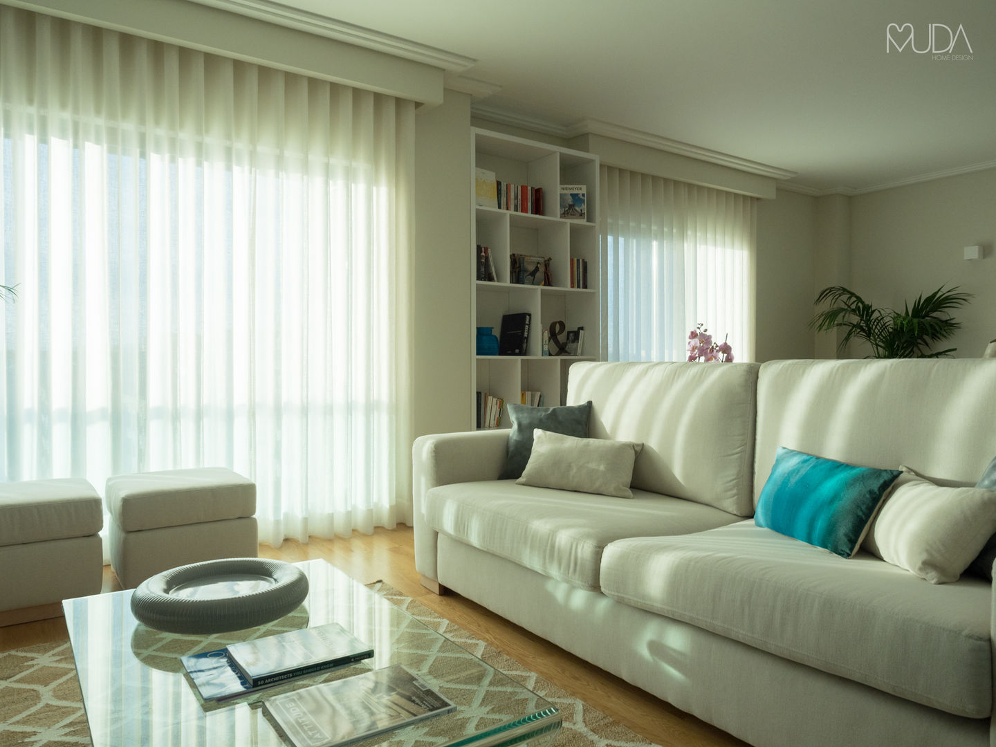 CB Apartment - Lisbon, MUDA Home Design MUDA Home Design Ruang Keluarga Modern