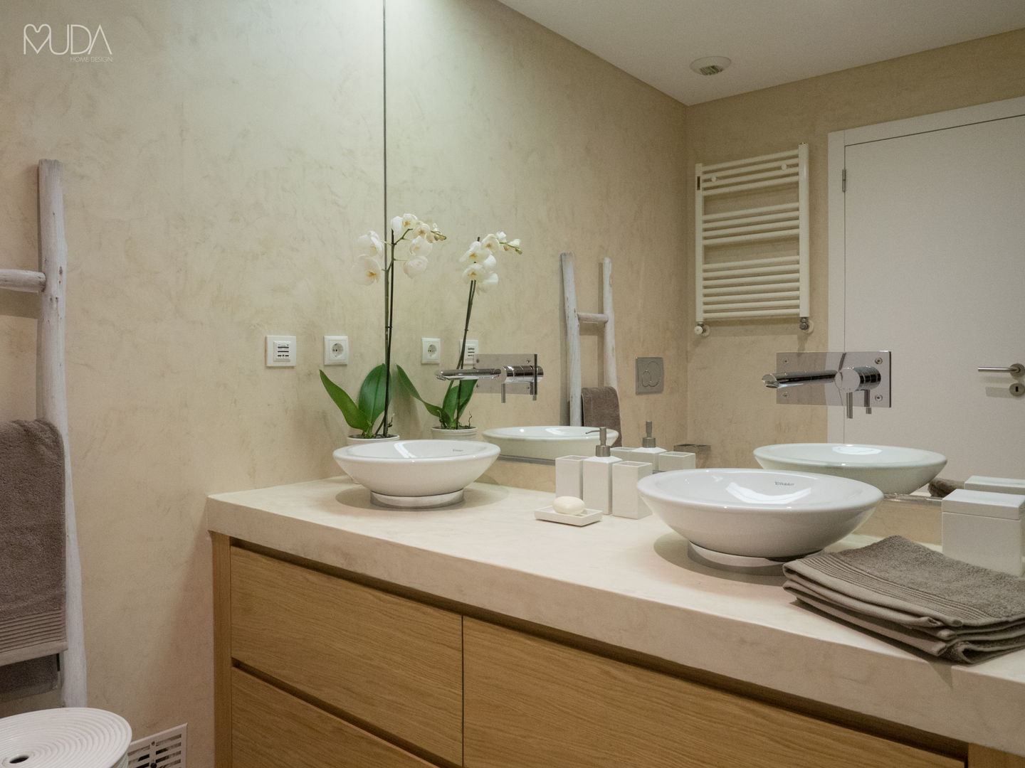 WC Corredor | Depois MUDA Home Design Banheiros modernos