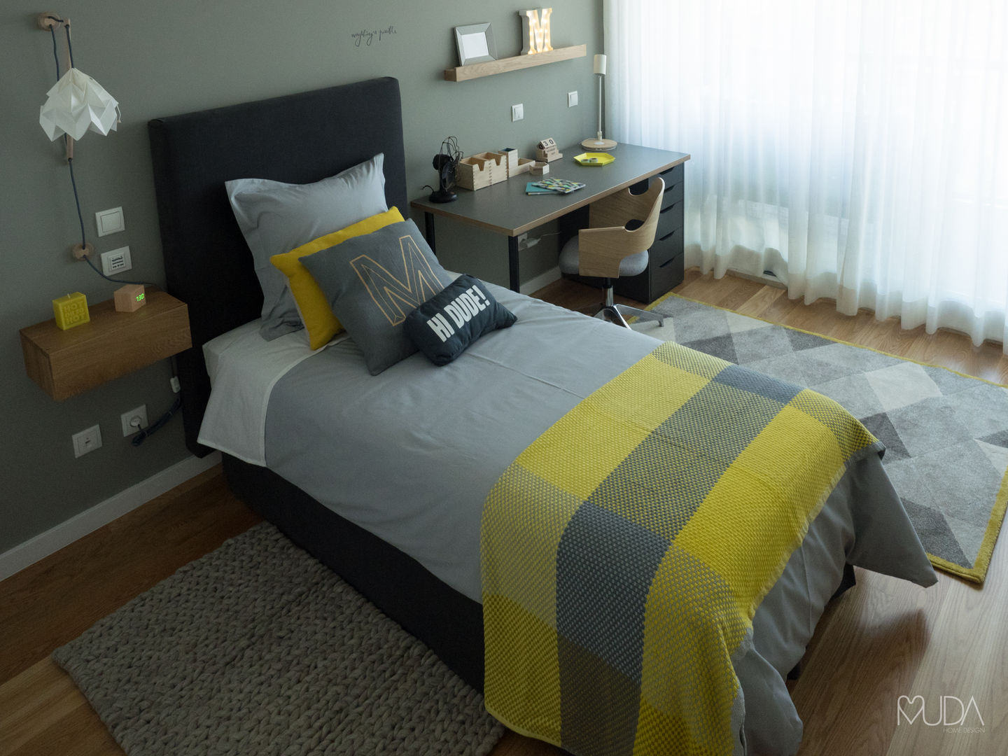 CB Apartment - Lisbon, MUDA Home Design MUDA Home Design モダンスタイルの寝室