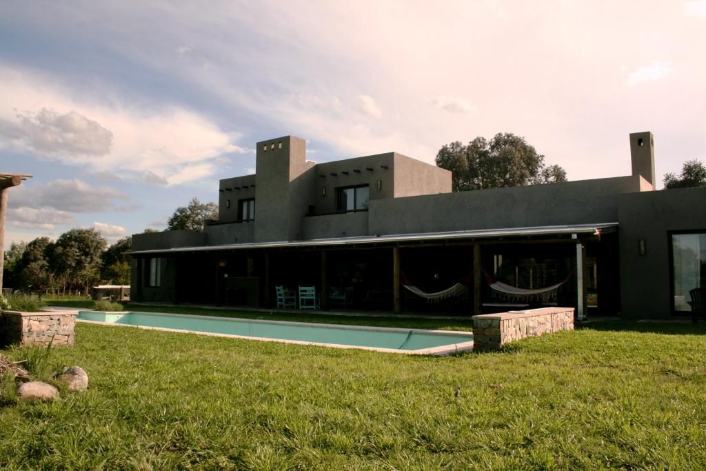 Casa en Manzanares - Pcia de Buenos Aires, Rocha & Figueroa Bunge arquitectos Rocha & Figueroa Bunge arquitectos Rustic style houses