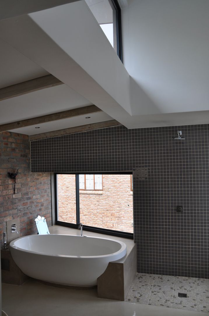 HOLIDAY HOME CONVERSION, Gallagher Lourens Architects Gallagher Lourens Architects Modern bathroom