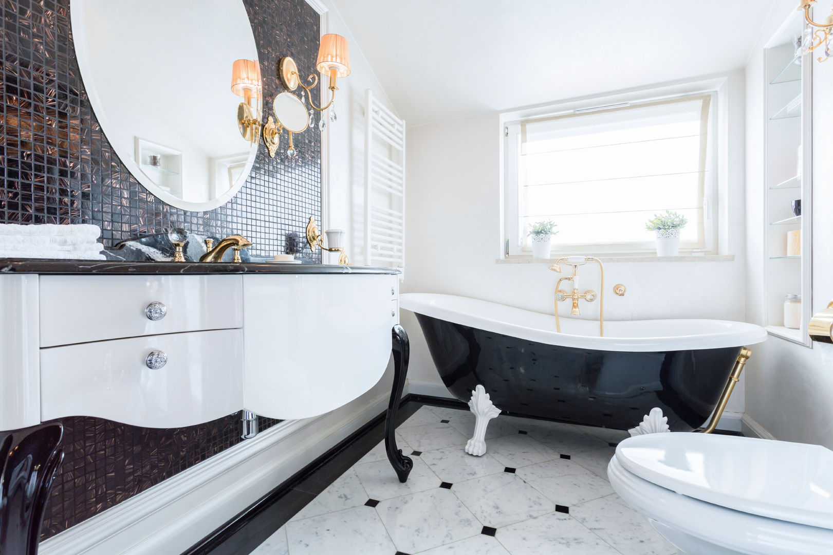 Black & White Classical Gracious Luxury Interiors Classic style bathroom