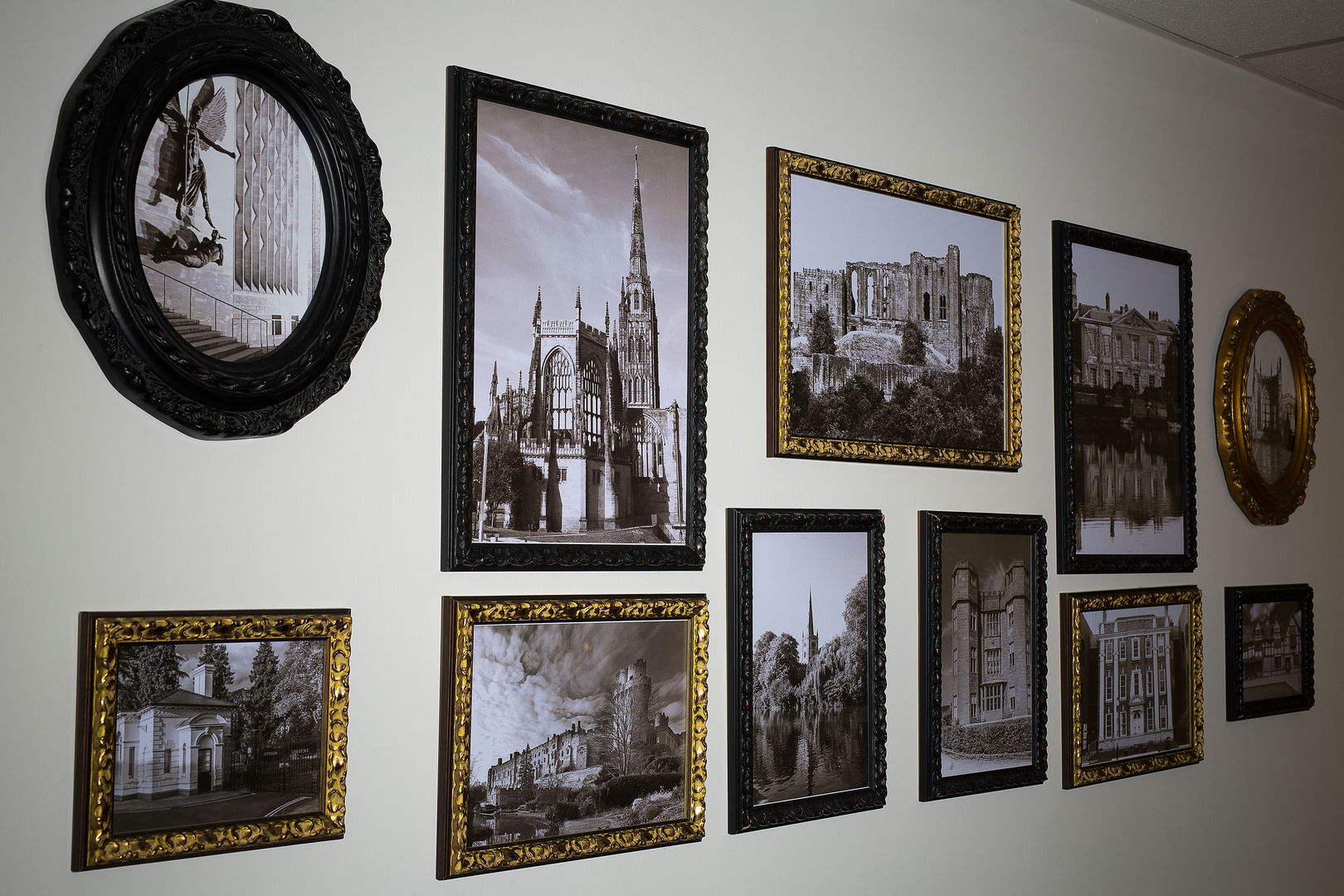 Picture Frame Wall Gracious Luxury Interiors Espacios comerciales Edificios de Oficinas