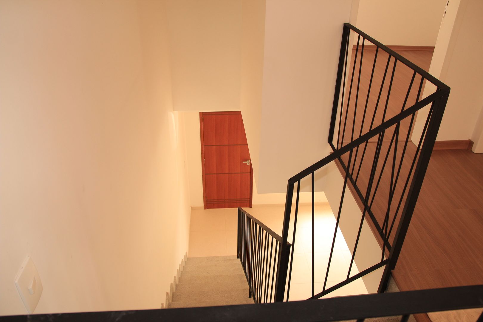 Residência Glauco, Jrmunch Arquitetura Jrmunch Arquitetura Modern corridor, hallway & stairs
