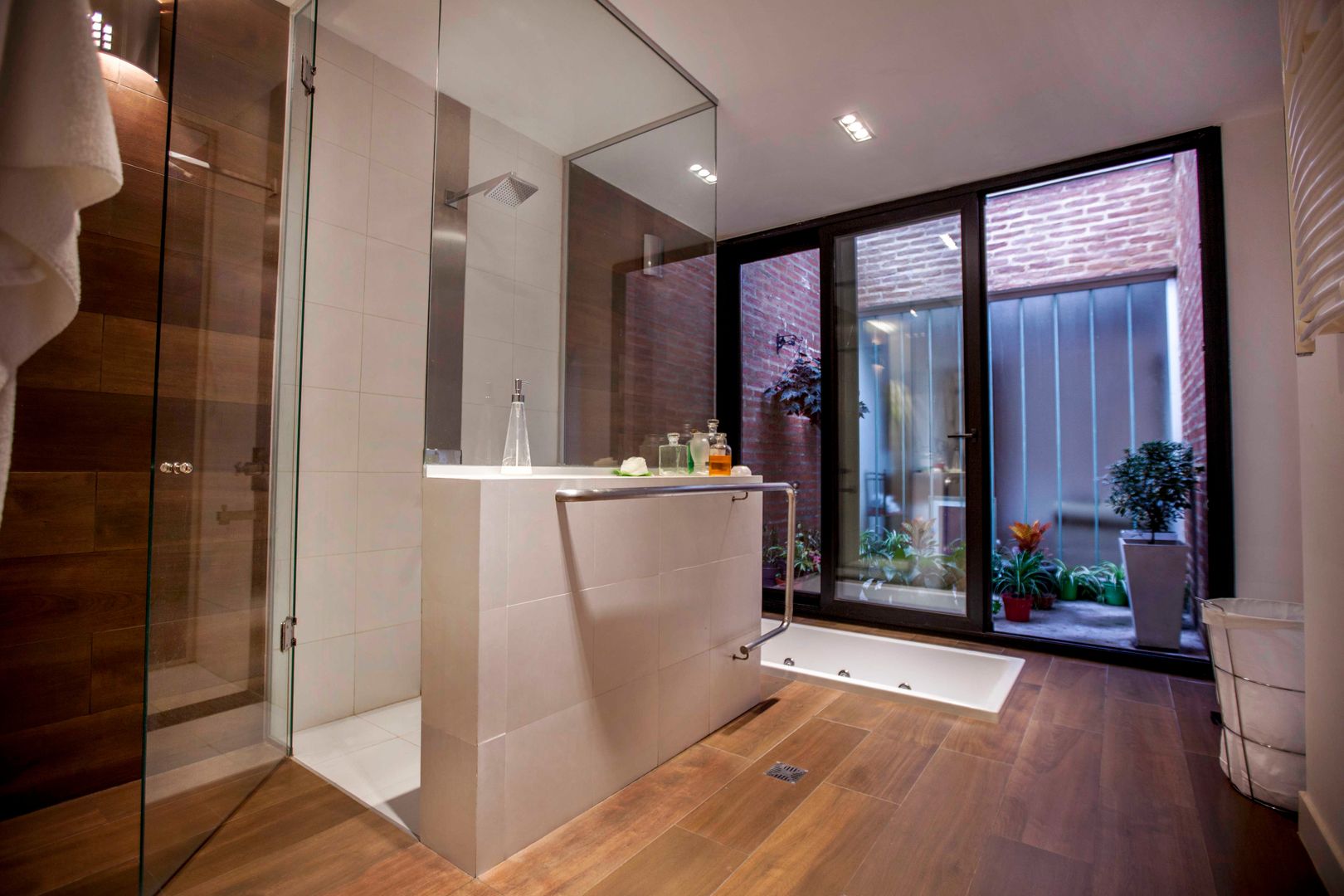 Casa Finca Cuyaya, Horizontal Arquitectos Horizontal Arquitectos Modern bathroom Wood Wood effect