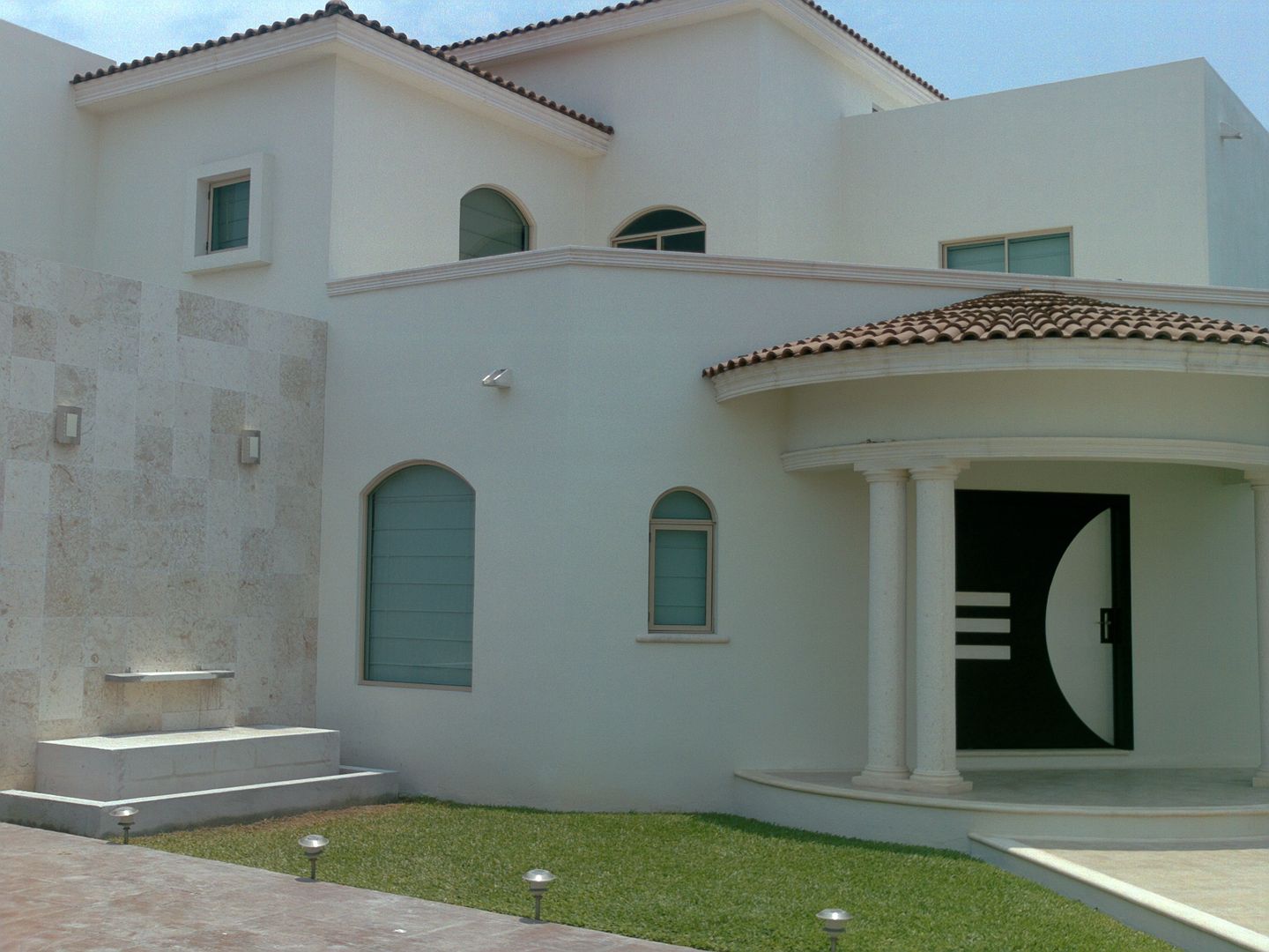 CASA BEIGE , SG Huerta Arquitecto Cancun SG Huerta Arquitecto Cancun บ้านเดี่ยว หินปูน