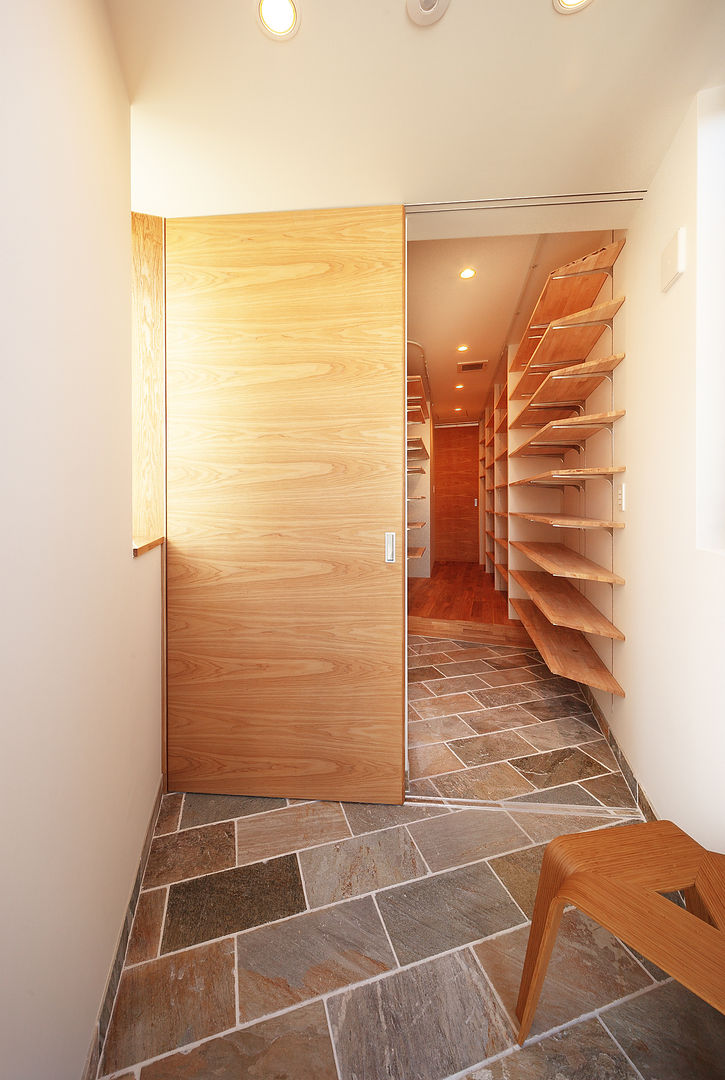 haus-kaap, 一級建築士事務所haus 一級建築士事務所haus Scandinavian style corridor, hallway& stairs Quartz