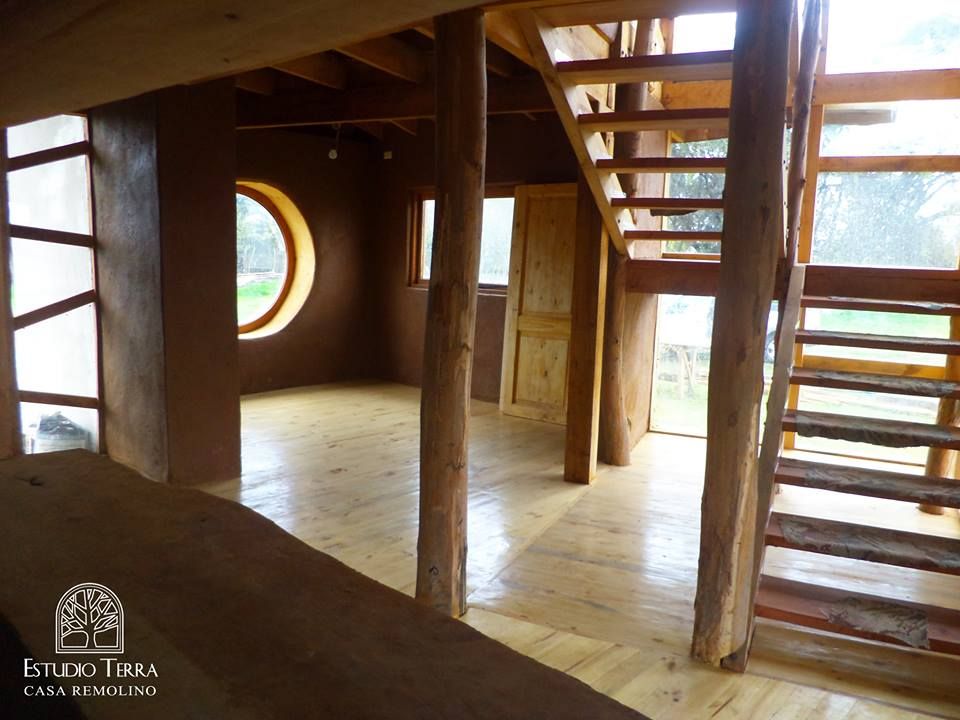 Casa Remolino, Estudio Terra Arquitectura & Patrimonio Estudio Terra Arquitectura & Patrimonio モダンスタイルの 玄関&廊下&階段