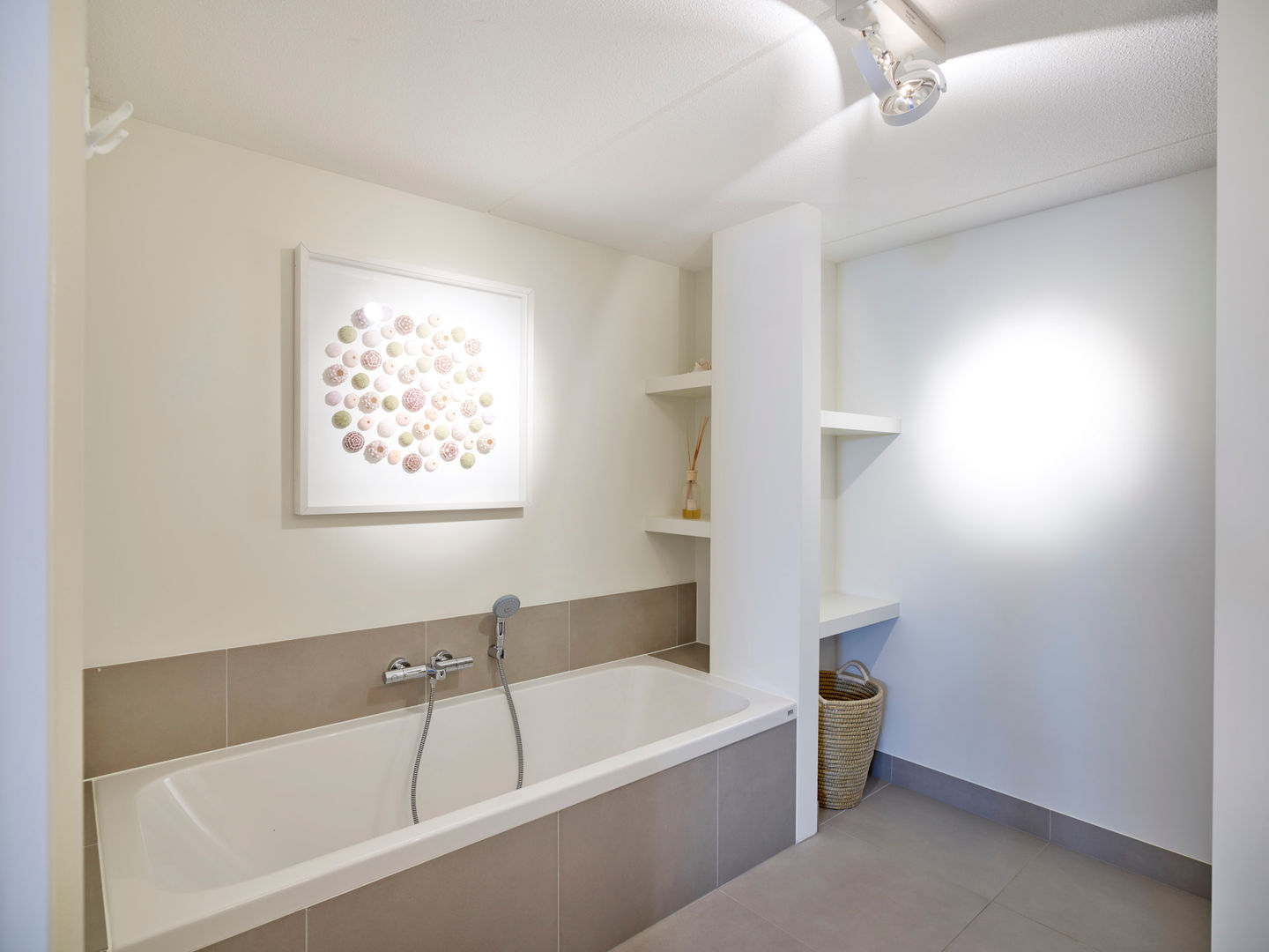 Duynvoet Schoorl nr. 10, Hinabaay Interior & Design Hinabaay Interior & Design Phòng tắm phong cách hiện đại