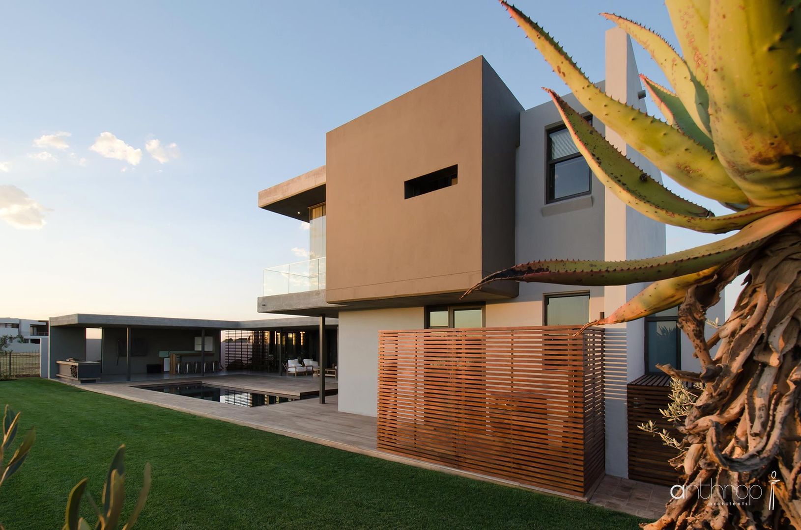 homify Casas modernas Madeira Efeito de madeira