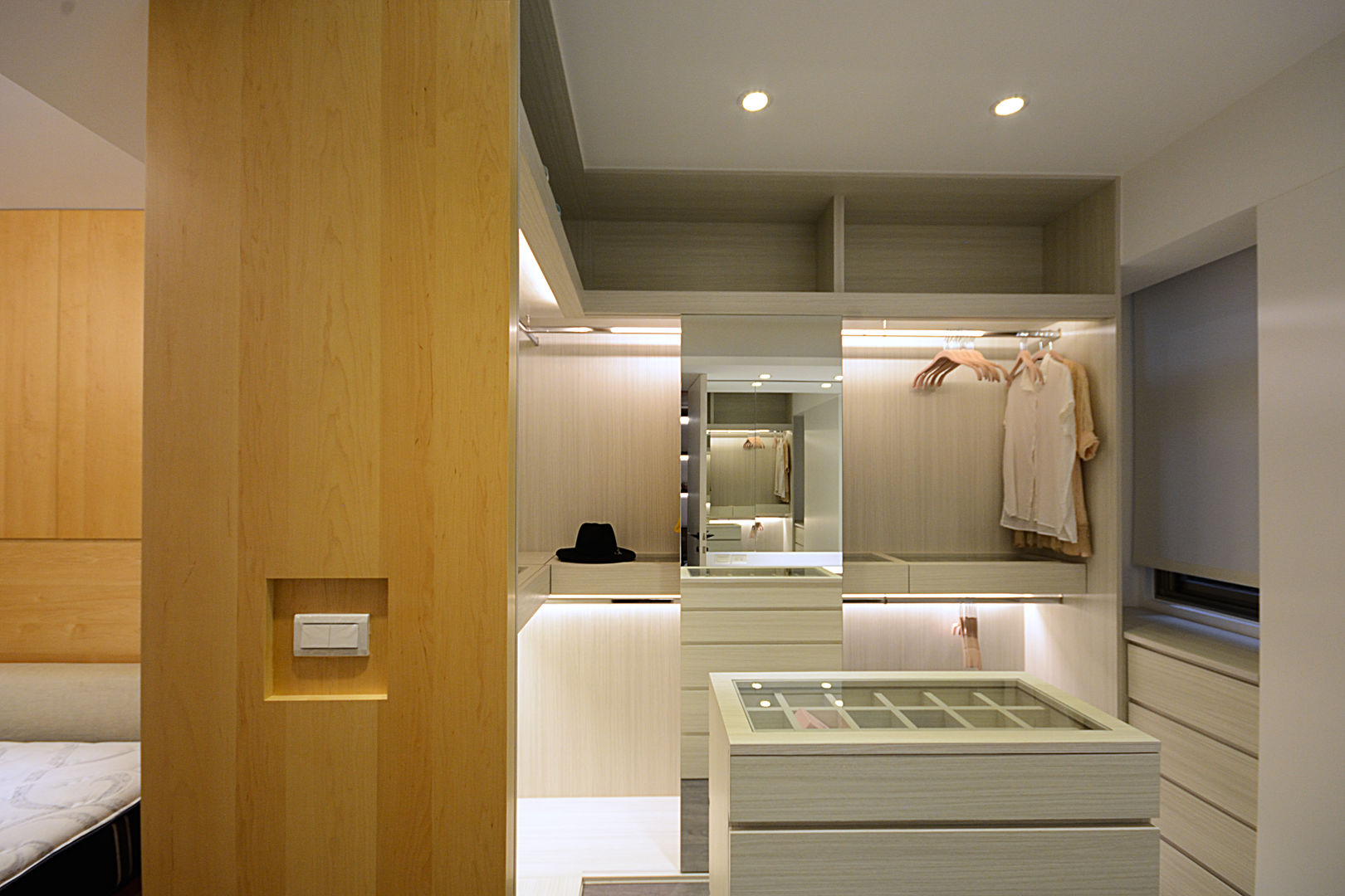 溫馨復古愛“現”風 瓦悅設計有限公司 Modern style dressing rooms