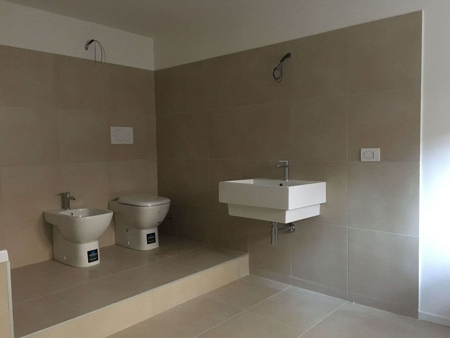 Bagno-lavanderia al piano seminterrato homify Bagno moderno Ceramica