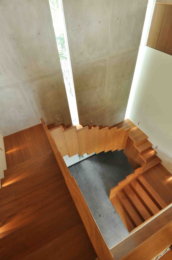 homify Pasillos, vestíbulos y escaleras tropicales