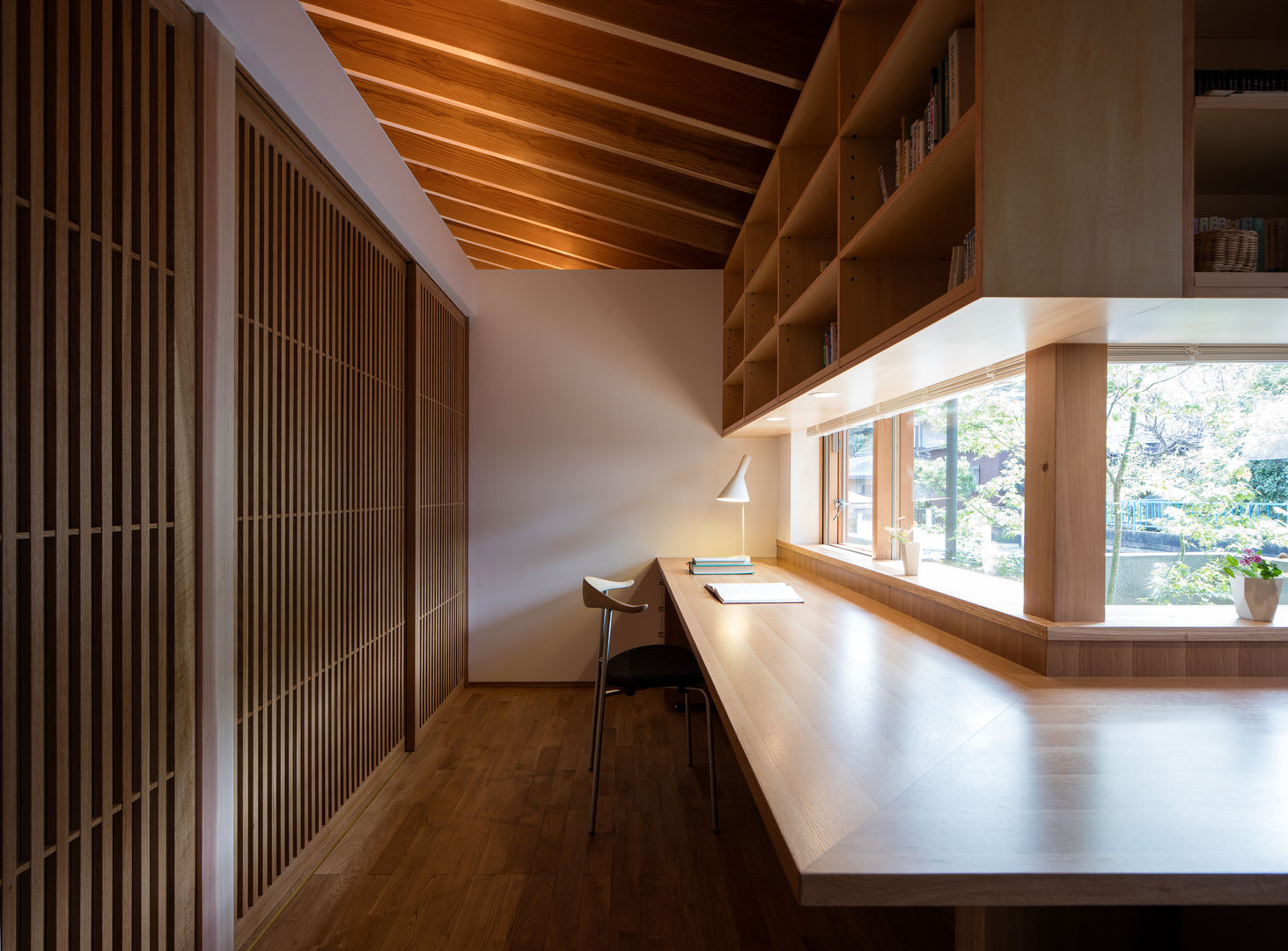 鞘ヶ谷の家, 柳瀬真澄建築設計工房 Masumi Yanase Architect Office 柳瀬真澄建築設計工房 Masumi Yanase Architect Office Phòng học/văn phòng phong cách hiện đại