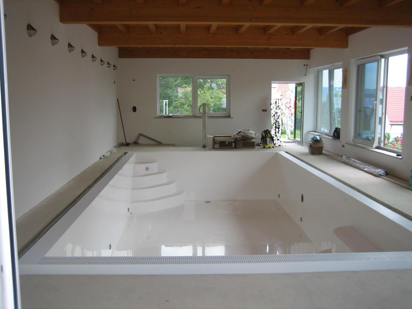 Piscina interrata in polipropilene su misura senza stampo , Aquazzura Piscine Aquazzura Piscine Klassische Pools Holz-Kunststoff-Verbund