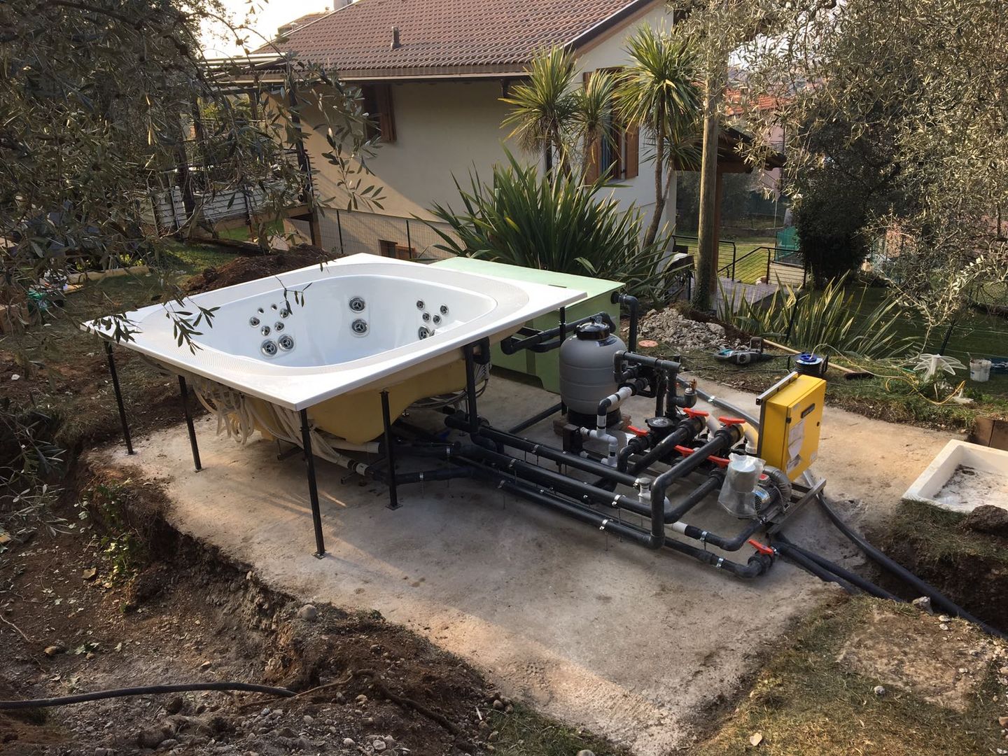 Minipiscina professionale Jacuzzi modello Enjoy rivestita con legno di ipè, Aquazzura Piscine Aquazzura Piscine مسبح Pool