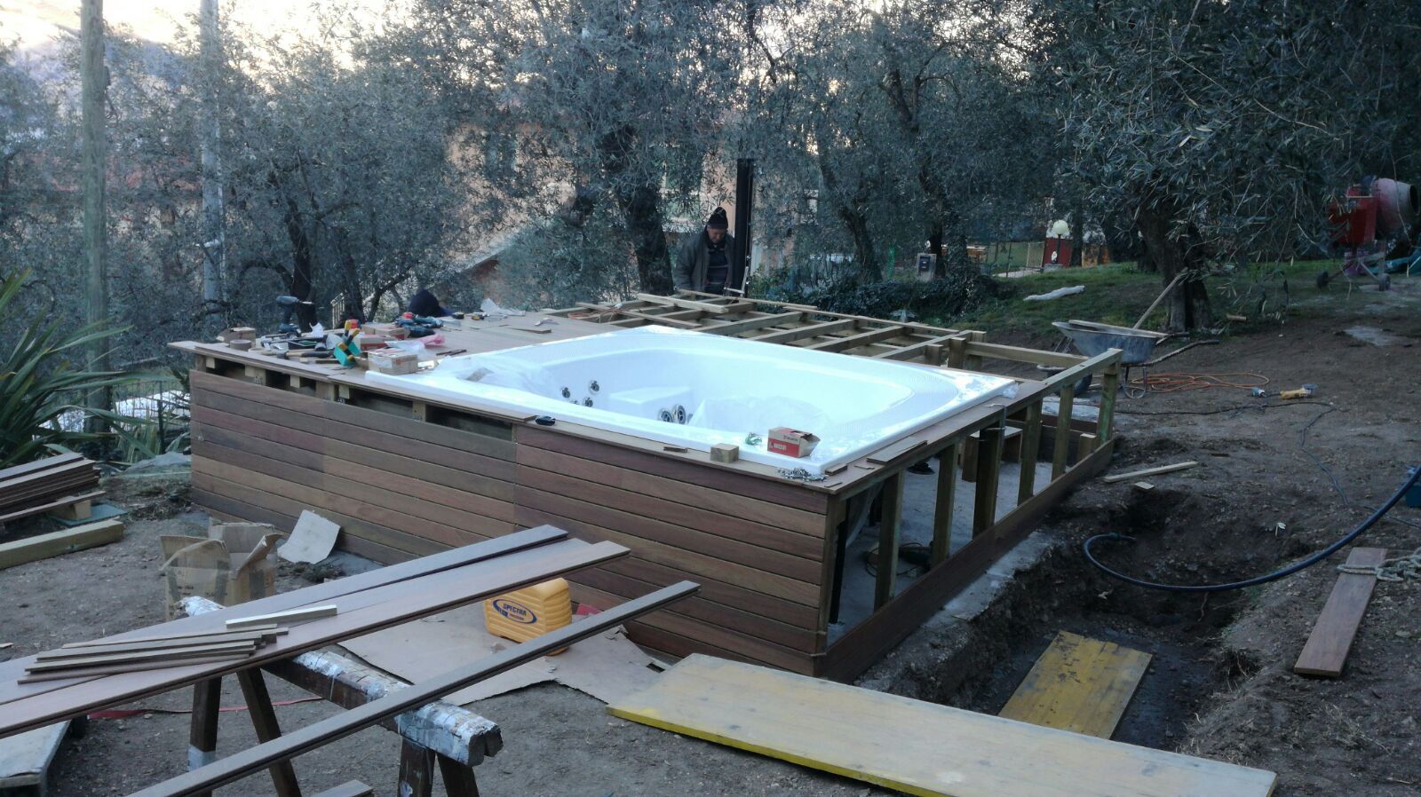 Minipiscina professionale Jacuzzi modello Enjoy rivestita con legno di ipè, Aquazzura Piscine Aquazzura Piscine مسبح Pool