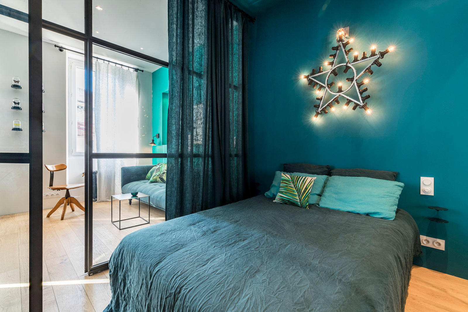 Blue Velvet, Insides Insides Eclectic style bedroom