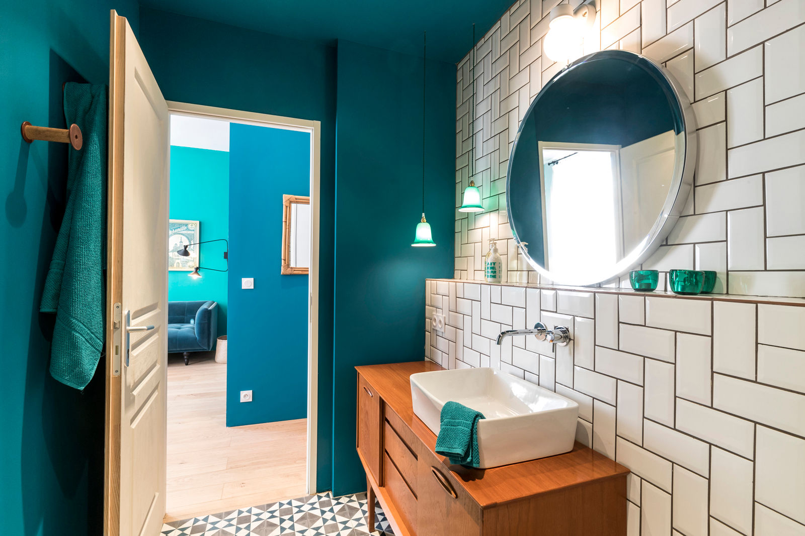 Blue Velvet, Insides Insides Phòng tắm phong cách chiết trung