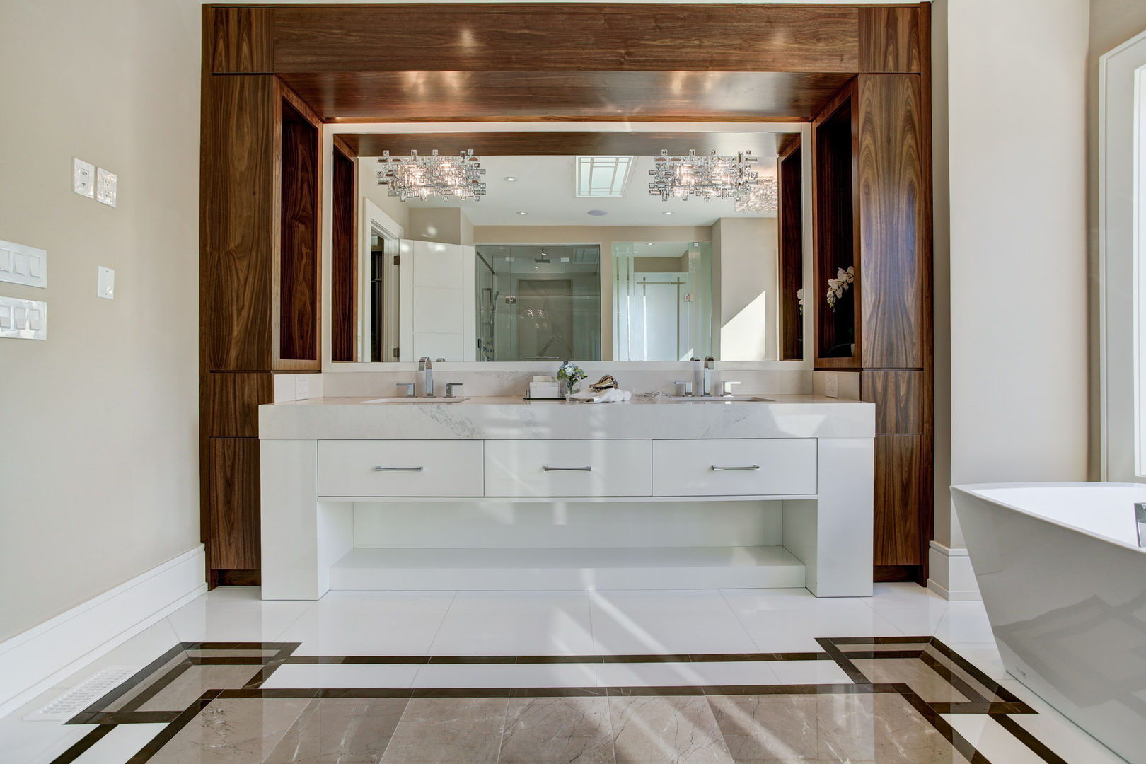 Luxurious Bathroom, Lorne Rose Architect Inc. Lorne Rose Architect Inc. Bagno moderno