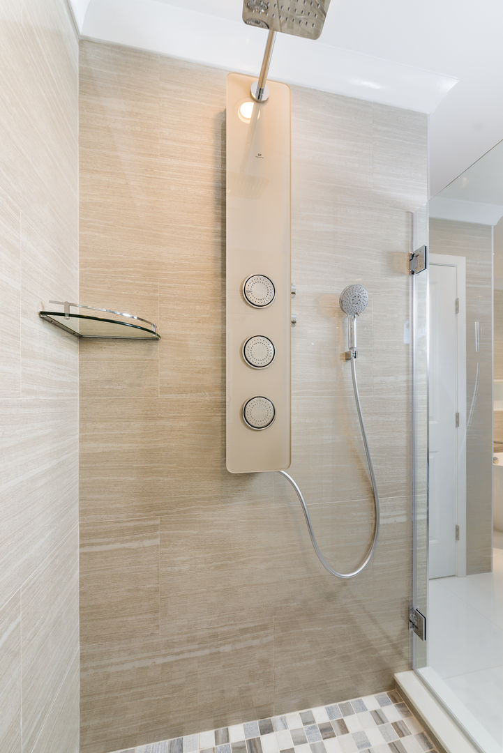 Master Bathroom Shower with Integrated Porcelanossa shower module HOMEREDI Modern bathroom میٹل