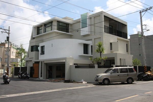 三角窗的圓弧 homify Modern houses Concrete