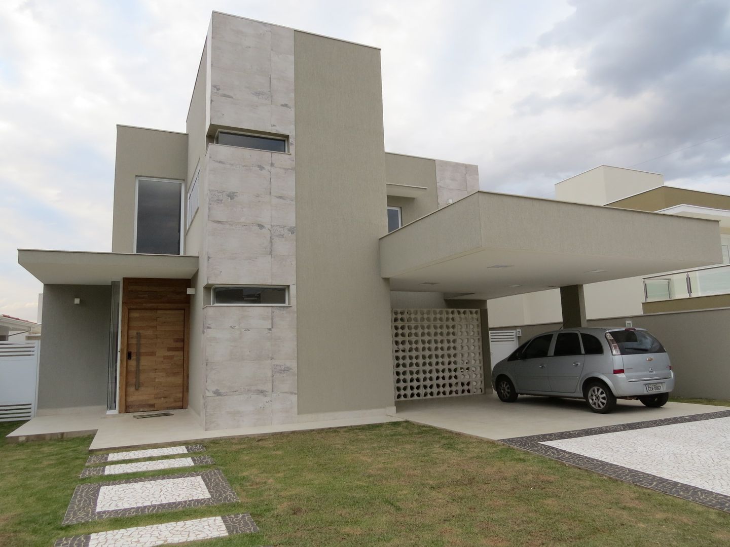 Residencia Reserva da Serra, Habitat arquitetura Habitat arquitetura モダンな 家 セラミック