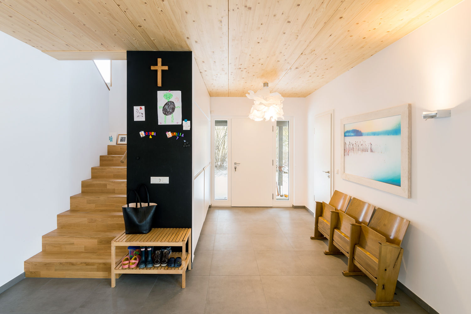 wohnhaus b, sebastian kolm architekturfotografie sebastian kolm architekturfotografie Modern Corridor, Hallway and Staircase Wood Wood effect