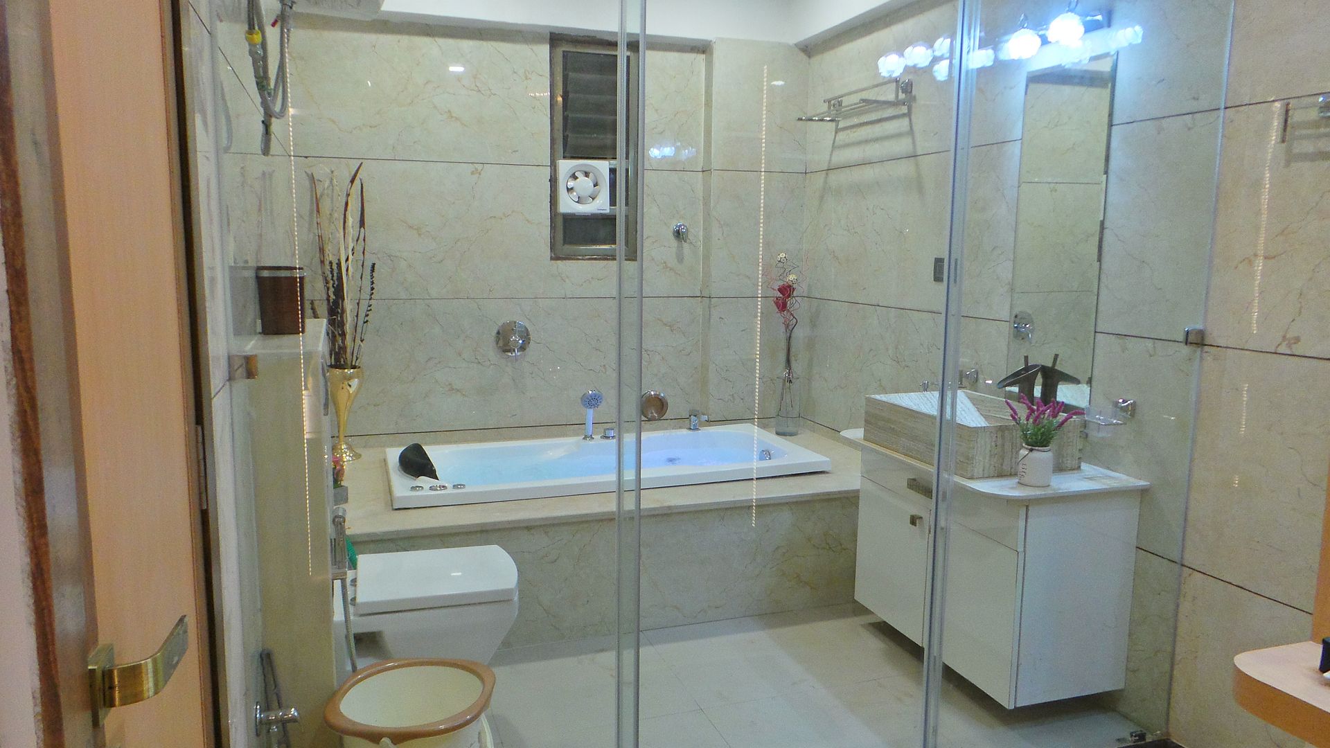 Bungalow , Shadab Anwari & Associates. Shadab Anwari & Associates. Modern bathroom