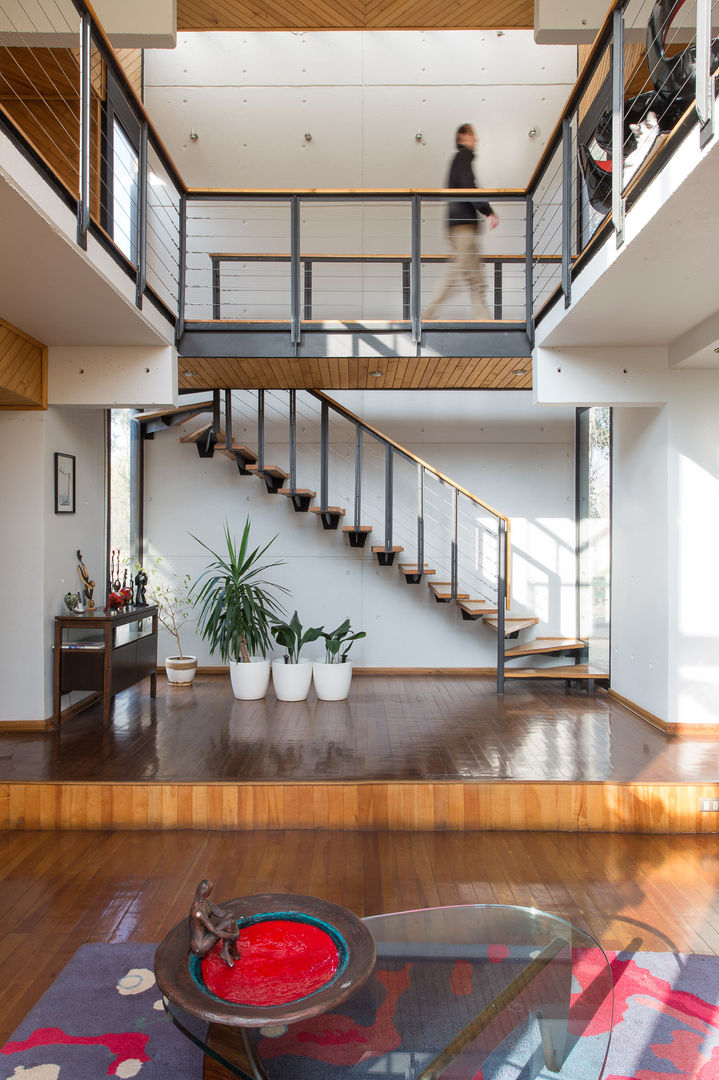 Casa Rosales Quijada, GITC GITC Modern corridor, hallway & stairs