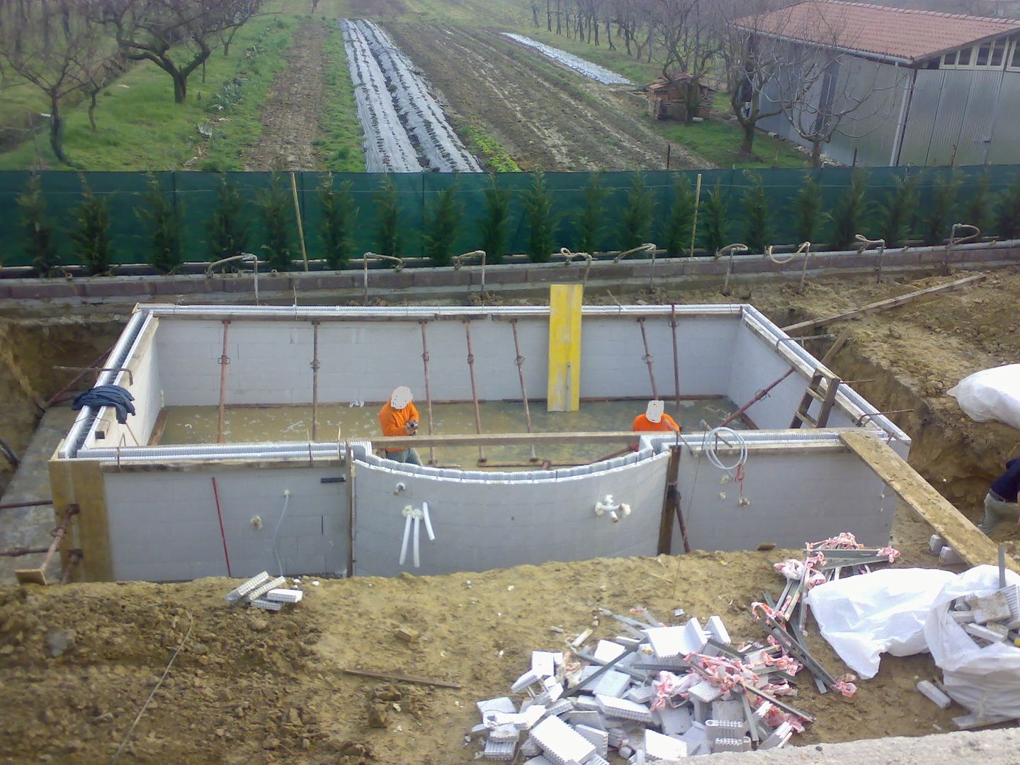 Piscina interrata a skimmer in casseri di polistirolo a perdere prima e dopo ., Aquazzura Piscine Aquazzura Piscine