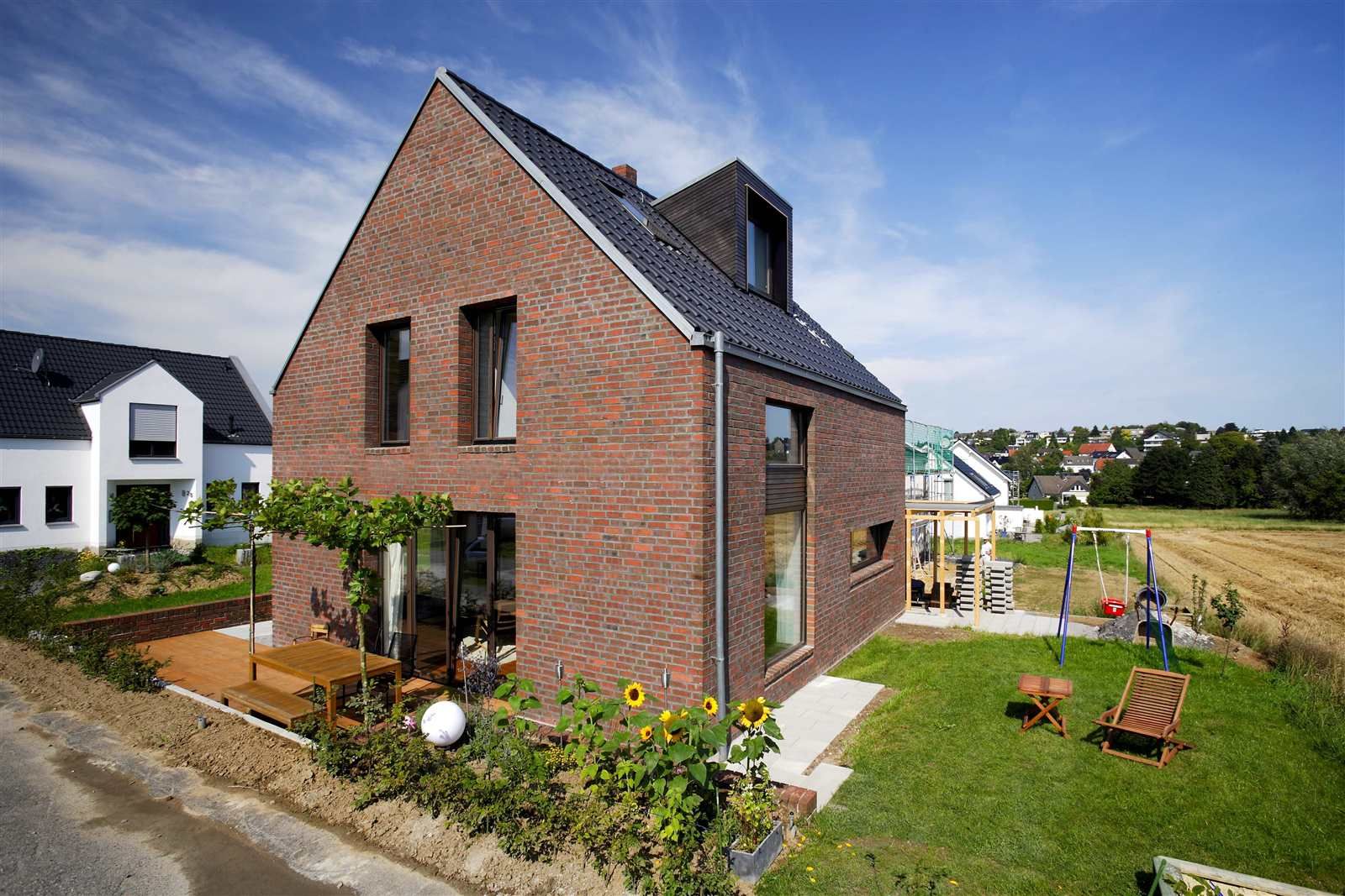 Neubau eines Einfamilienhauses in Unna, Architekturbüro Quittmann Architekturbüro Quittmann Klassische Häuser Wolke,Anlage,Himmel,Gebäude,Fenster,Eigentum,Baum,Haus,Grundstück,Tür