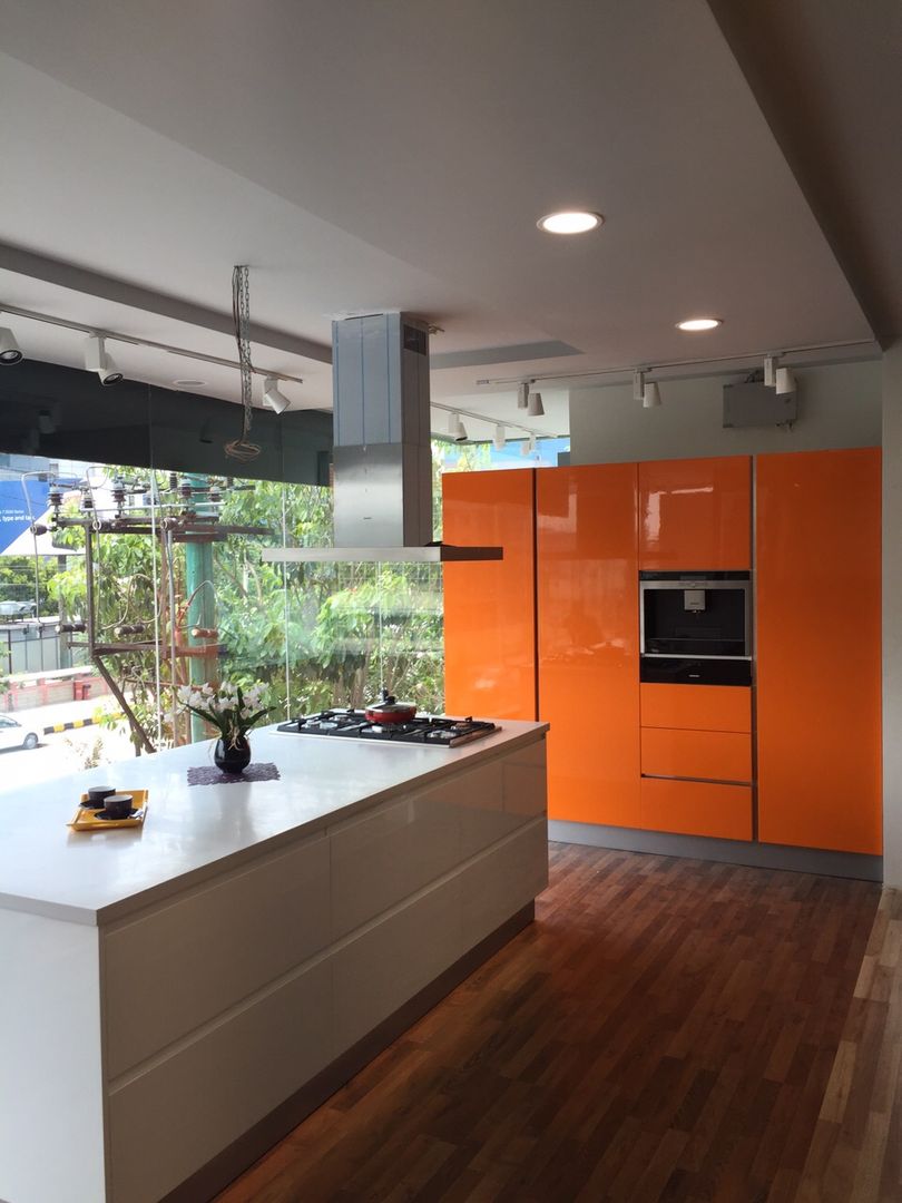 Residential projects, Antarangni Interior p ltd Antarangni Interior p ltd Cucina moderna Posate, Stoviglie & Bicchieri