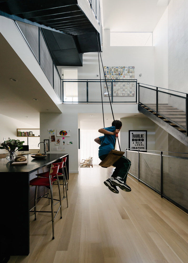 Fitty Wun, Feldman Architecture Feldman Architecture Modern corridor, hallway & stairs